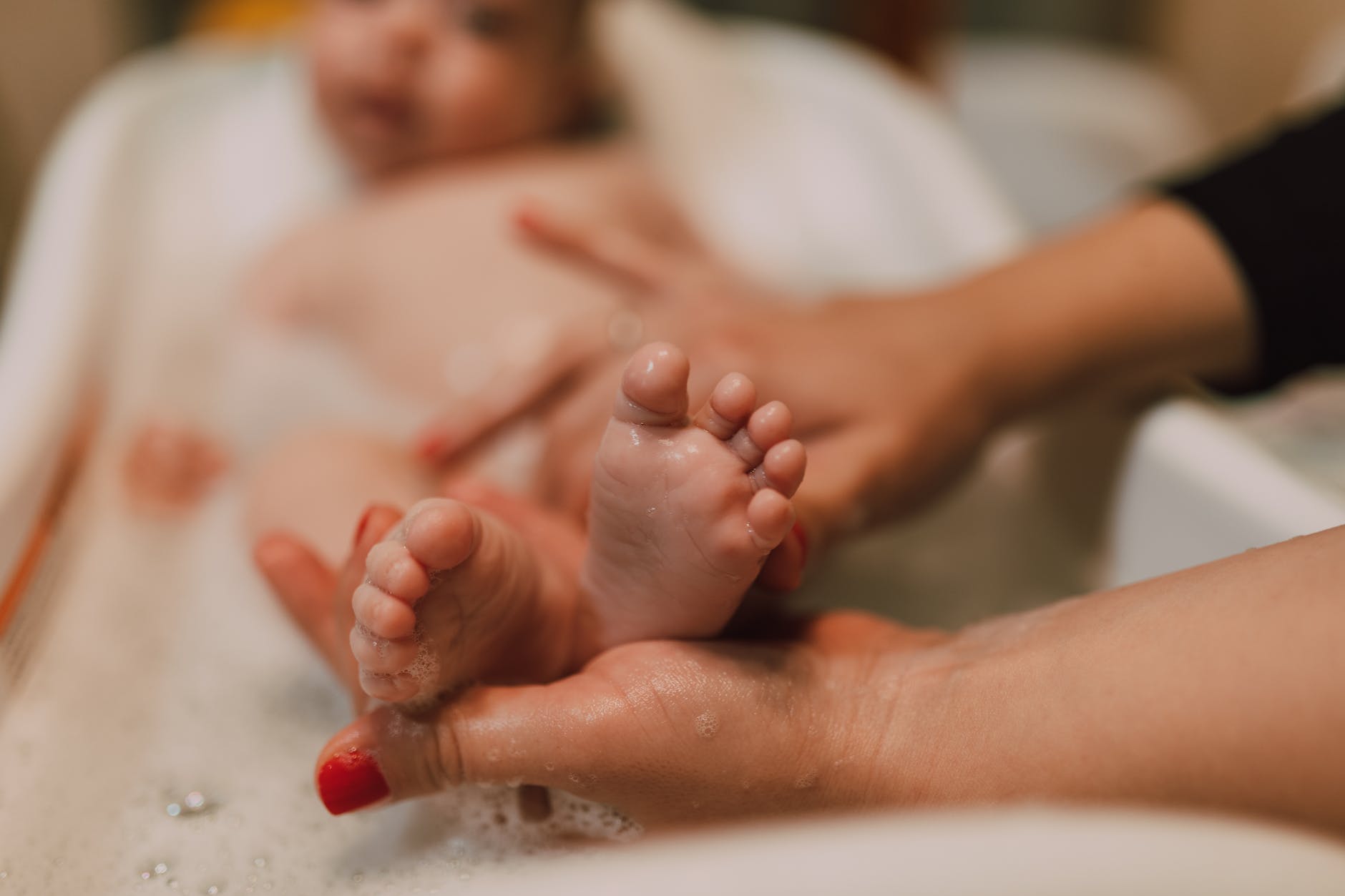 Bathing your baby: first job, don’t panic!